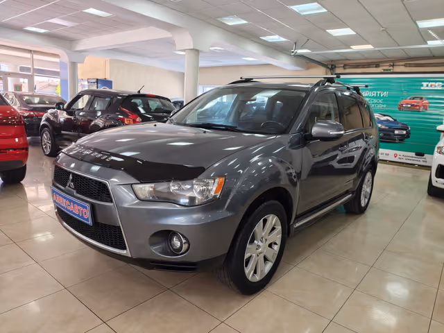 Mitsubishi Outlander - фото 3