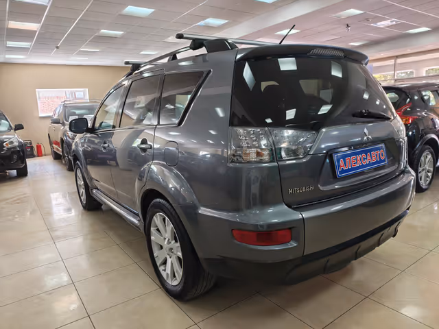 Mitsubishi Outlander - фото 5