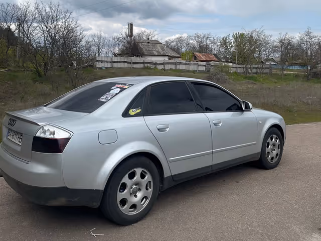 Audi A4 - фото 5