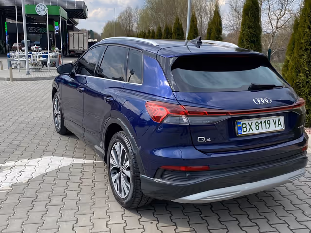 Audi Q4 e-tron - фото 2