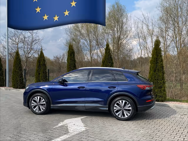 Audi Q4 e-tron - фото 1