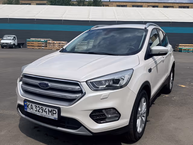 Ford Kuga - фото 1