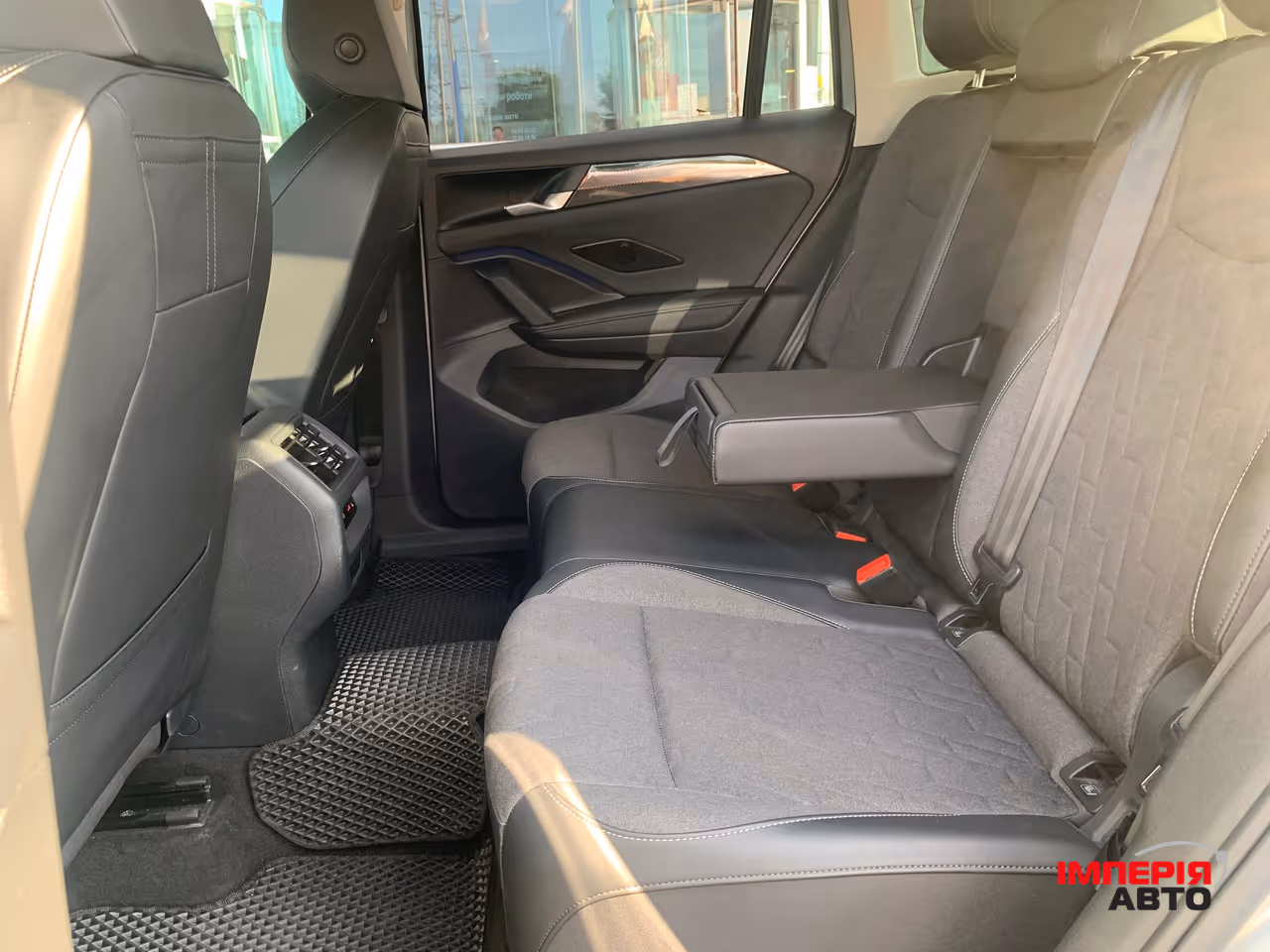 Volkswagen Tiguan - фото 24