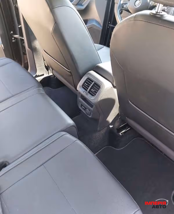 Volkswagen Tiguan - фото 9