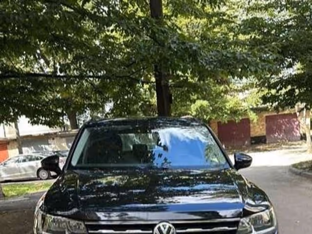 Volkswagen Tiguan - фото 1