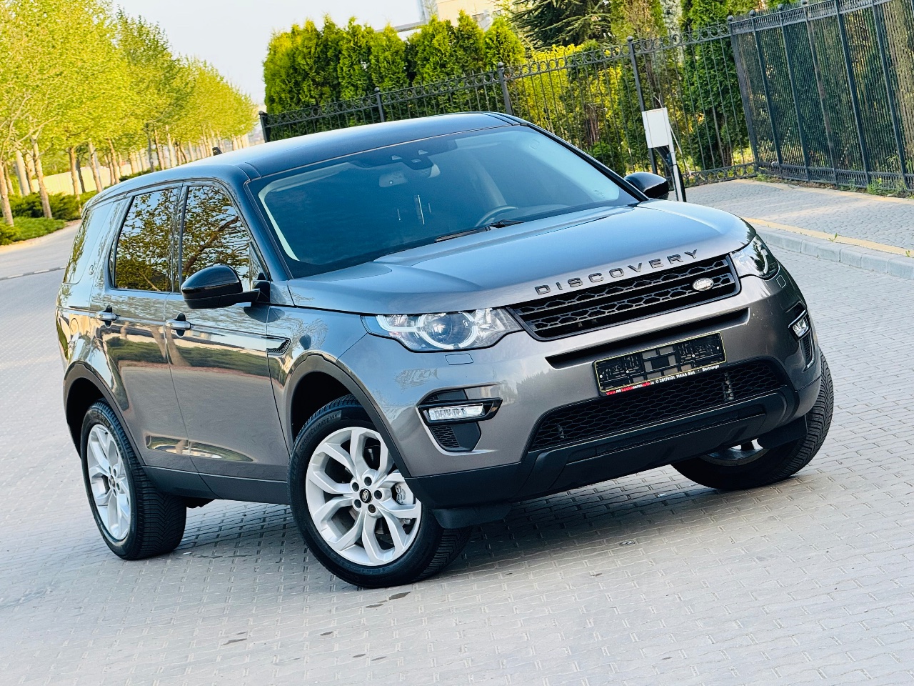 Land Rover Discovery Sport - фото 1