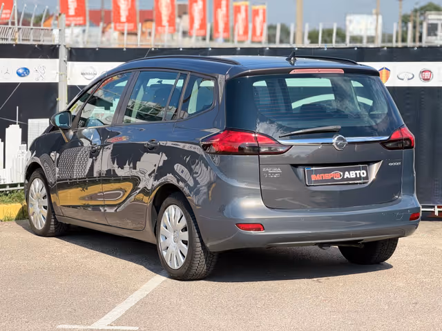 Opel Zafira - фото 4