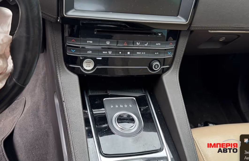 Jaguar F-Pace - фото 10