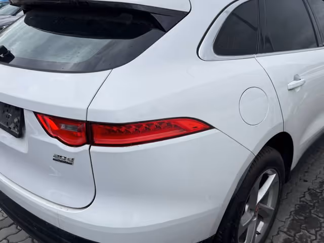 Jaguar F-Pace - фото 4