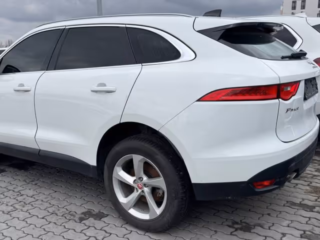 Jaguar F-Pace - фото 3