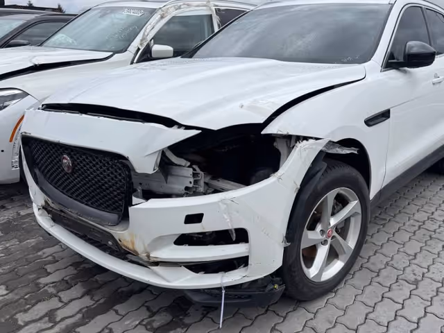 Jaguar F-Pace - фото 1