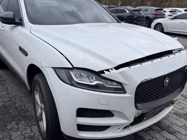 Jaguar F-Pace - фото 5