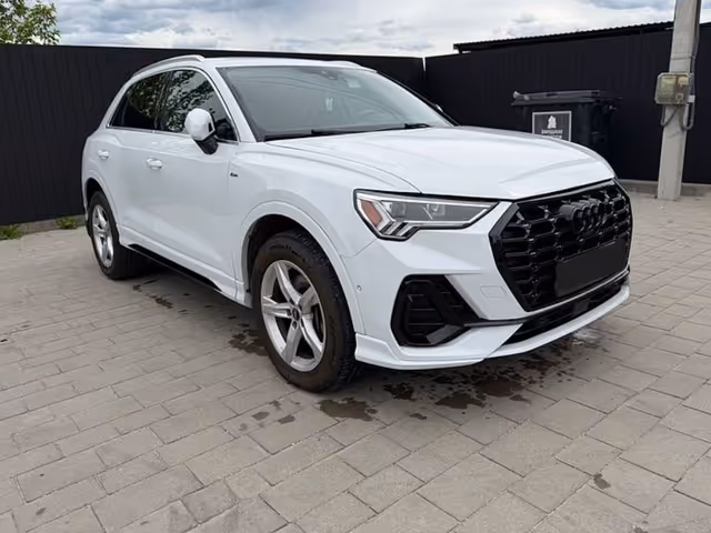 Audi Q3 - фото 1