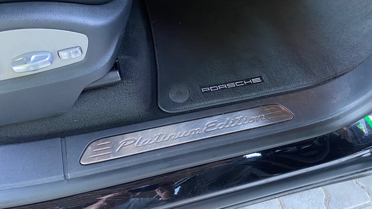 Porsche Cayenne - фото 26