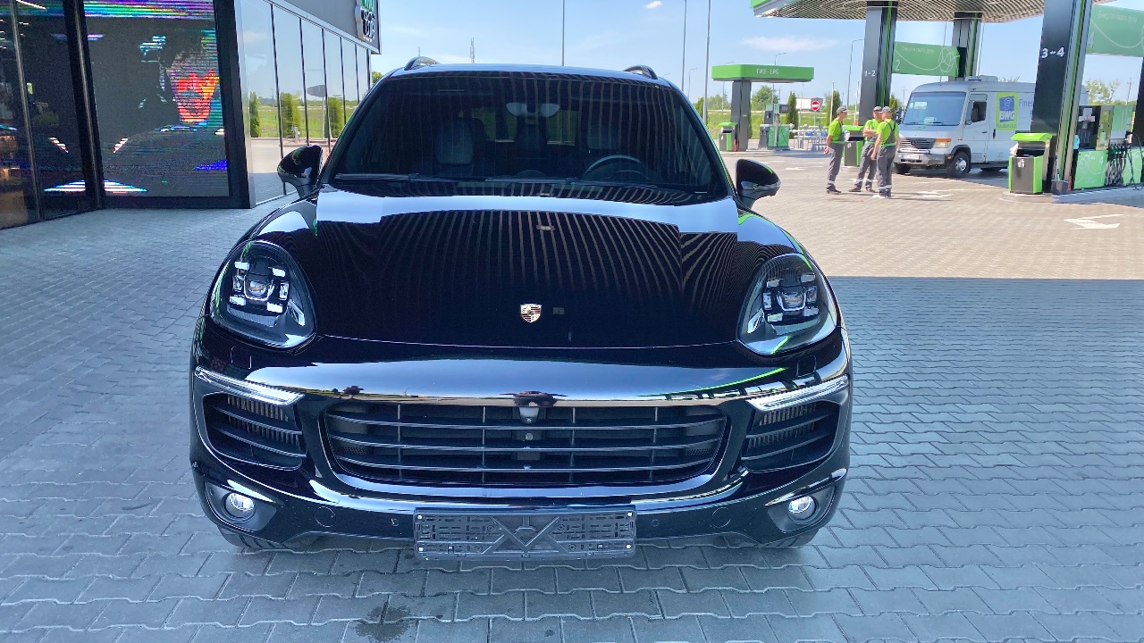 Porsche Cayenne - фото 1