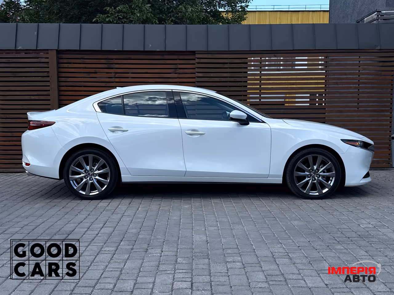 Mazda 3 - фото 8