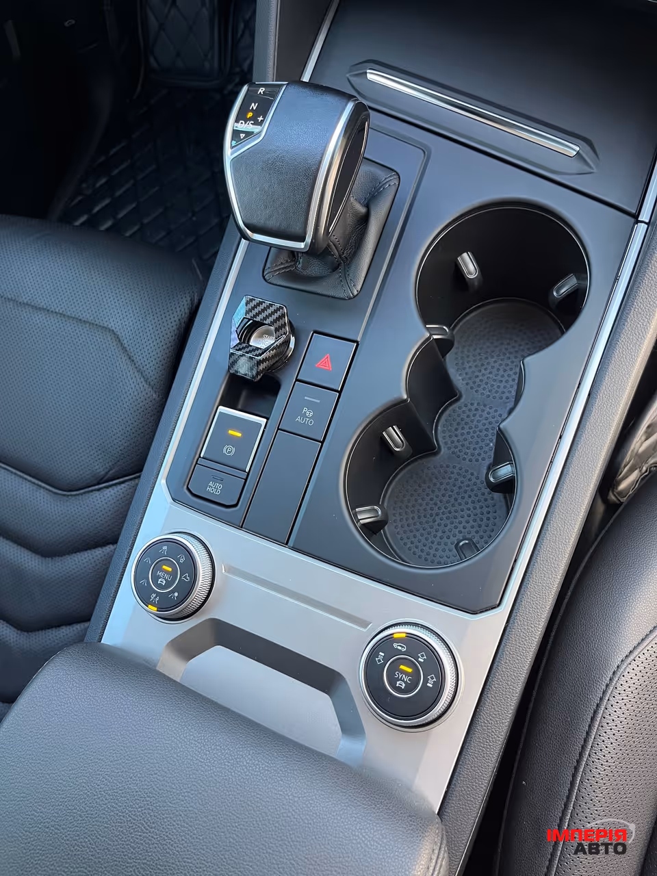 Volkswagen Touareg - фото 14