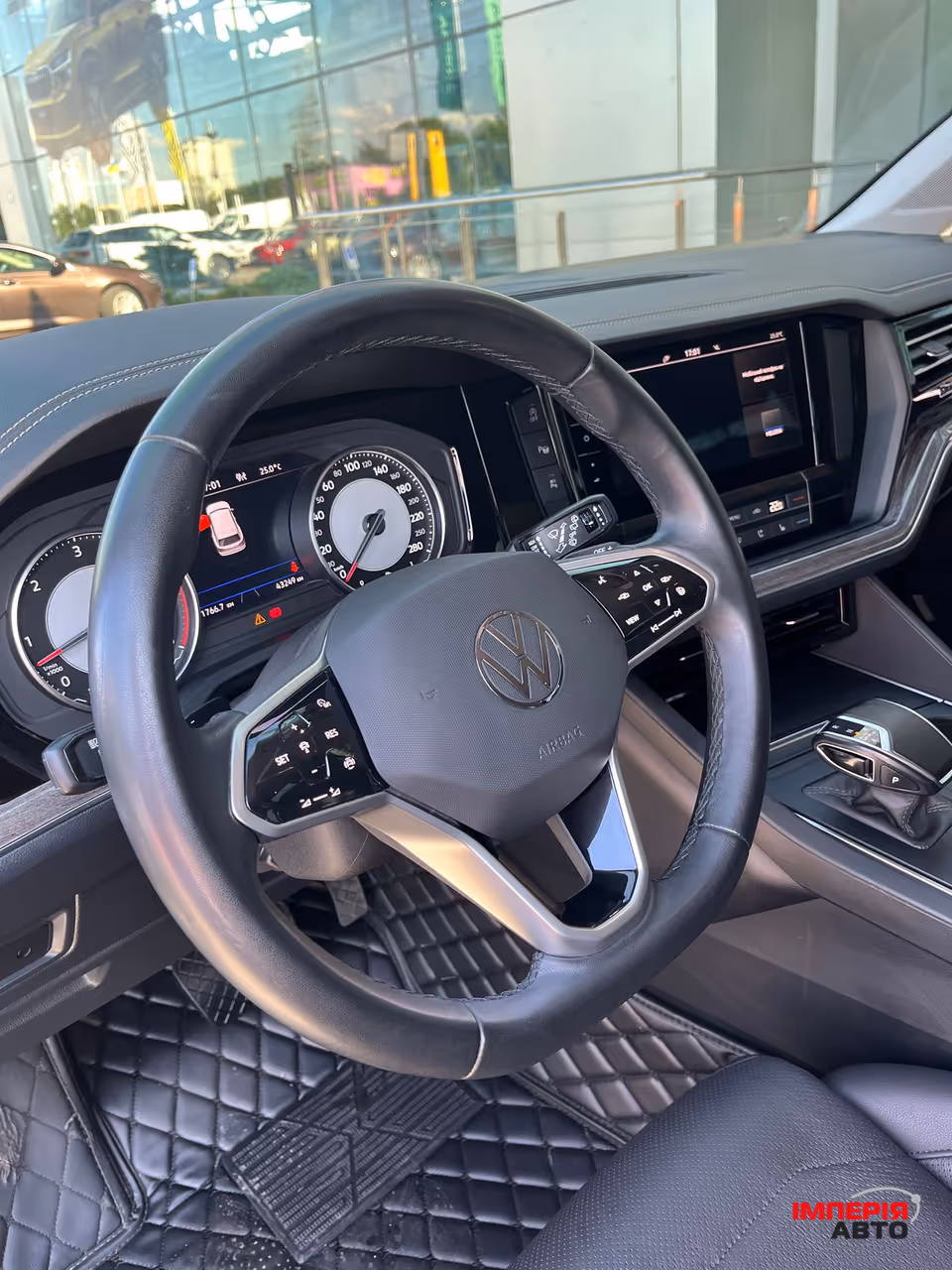 Volkswagen Touareg - фото 18