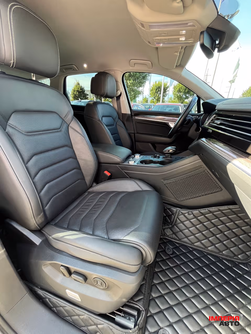 Volkswagen Touareg - фото 11