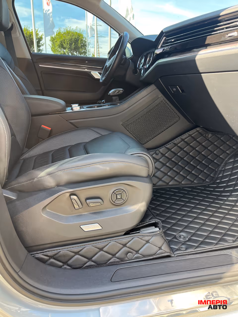 Volkswagen Touareg - фото 12