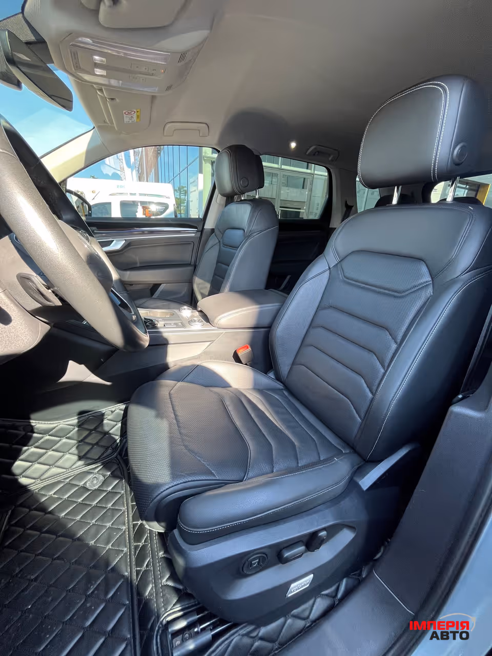 Volkswagen Touareg - фото 26