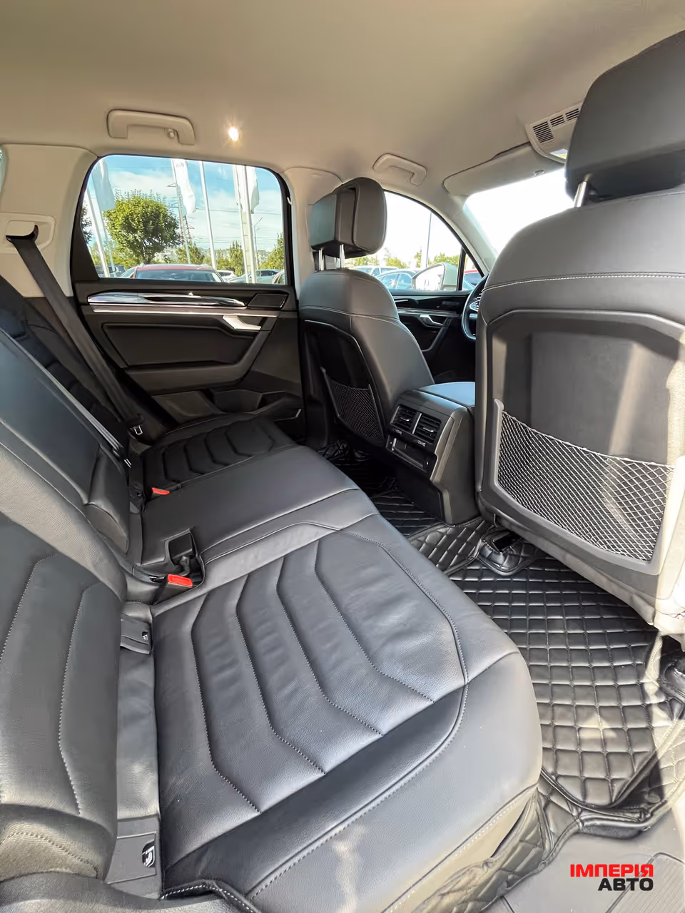 Volkswagen Touareg - фото 10