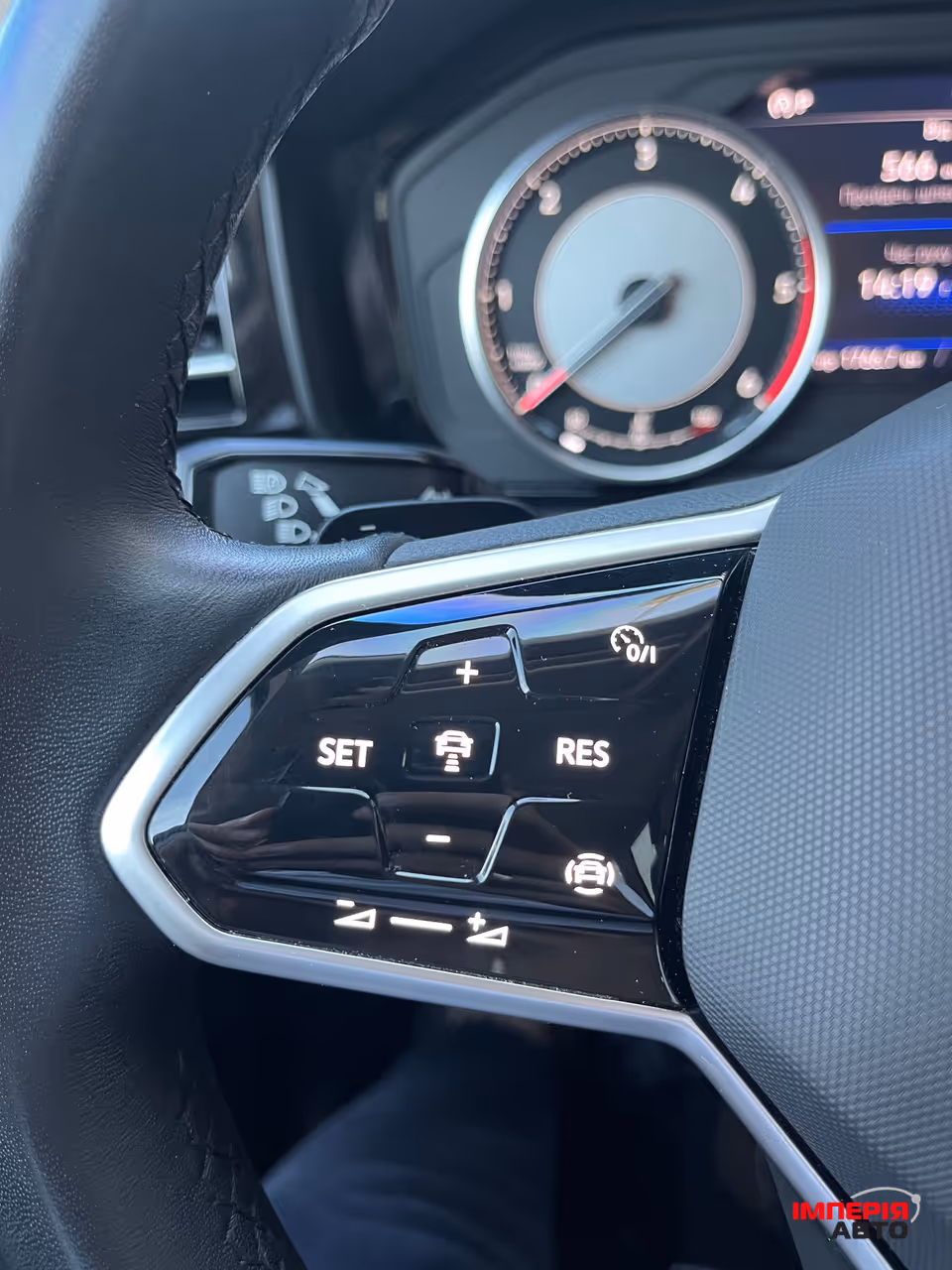 Volkswagen Touareg - фото 24