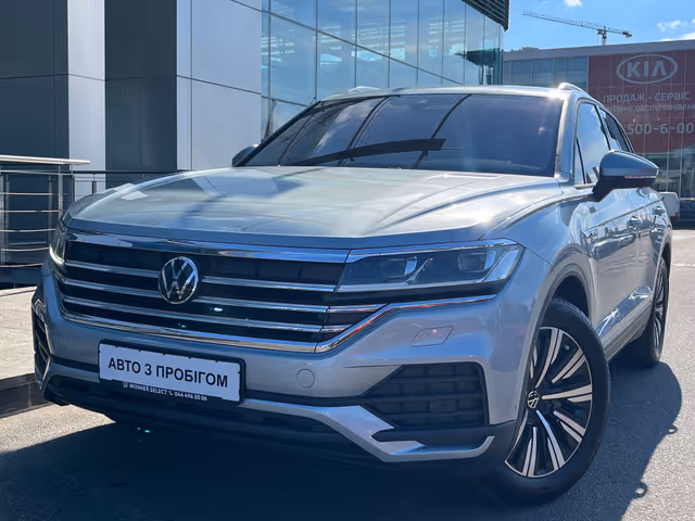 Volkswagen Touareg - фото 1