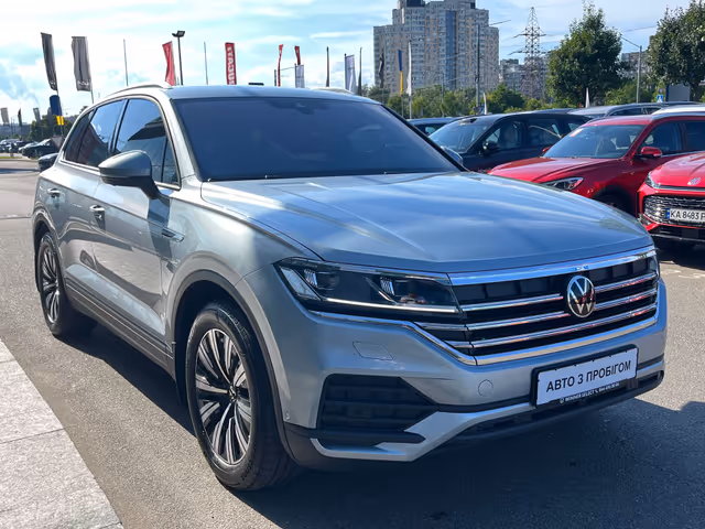 Volkswagen Touareg - фото 4