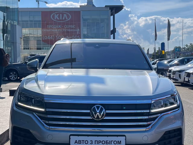 Volkswagen Touareg - фото 3