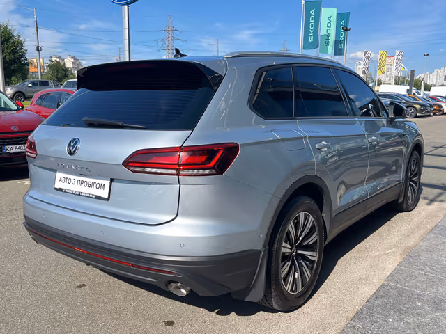 Volkswagen Touareg - фото 5
