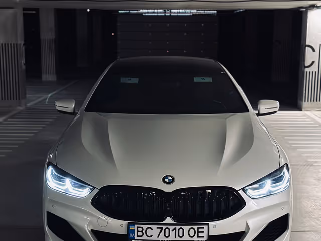 BMW 8 серії - фото 1