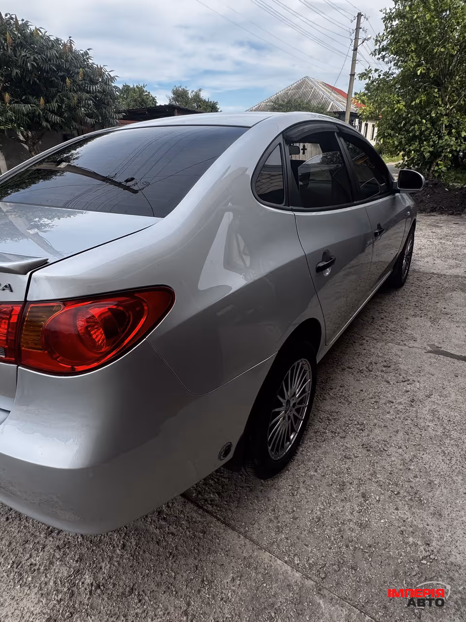 Hyundai Elantra - фото 3
