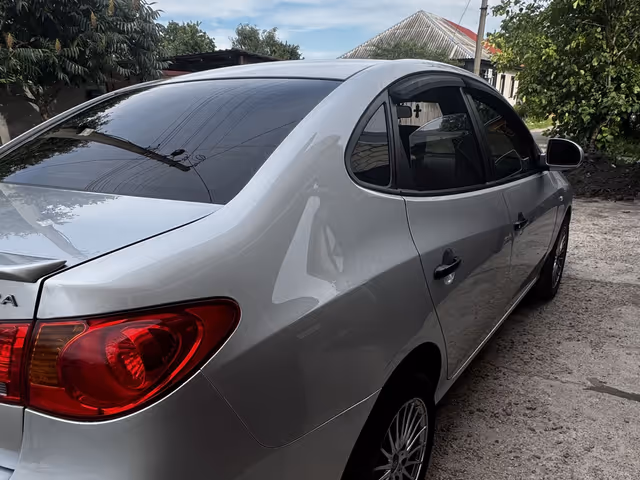 Hyundai Elantra - фото 3
