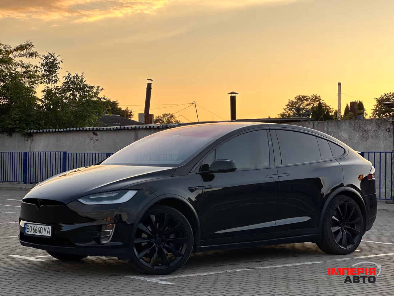 Tesla Model X - фото 1