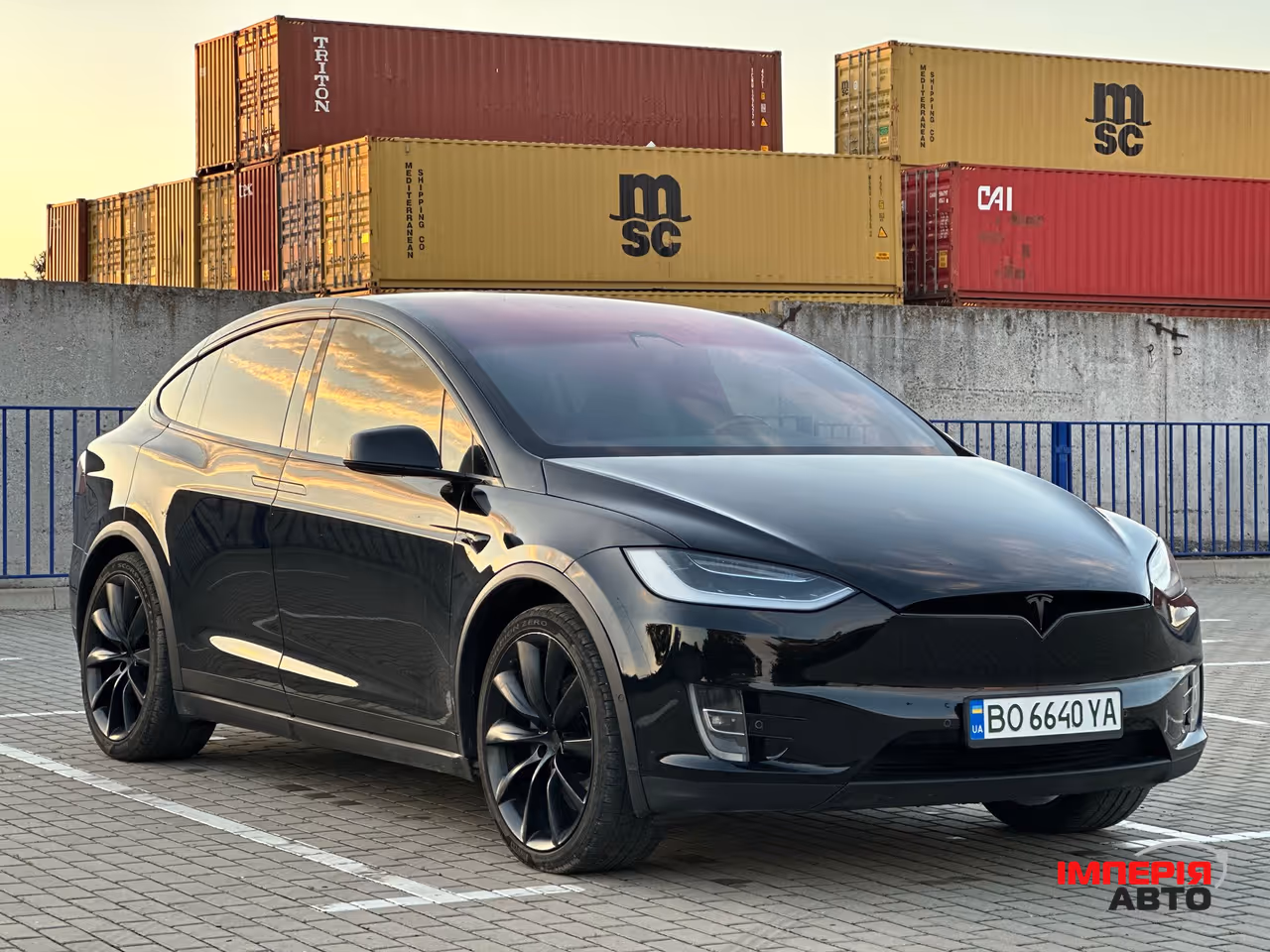 Tesla Model X - фото 10