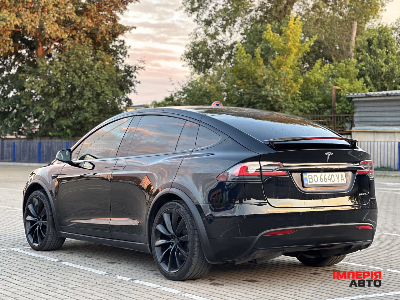 Tesla Model X - фото 14