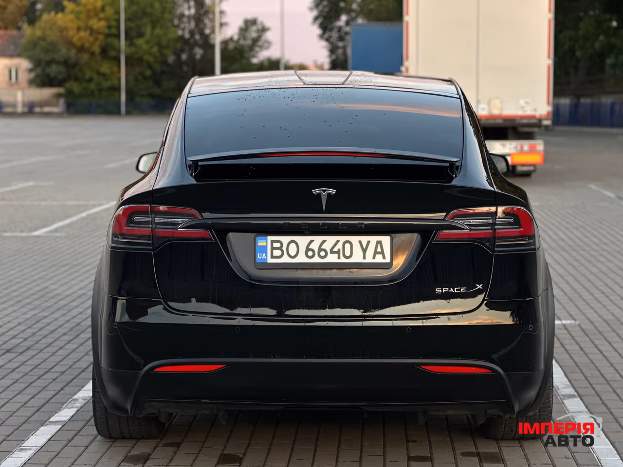 Tesla Model X - фото 13