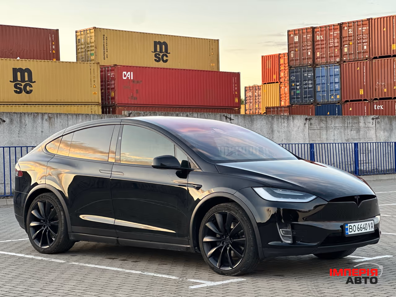 Tesla Model X - фото 12