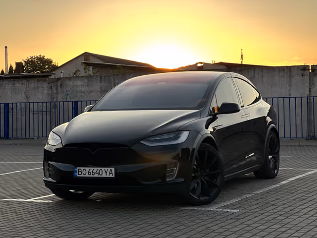 Tesla Model X - фото 4
