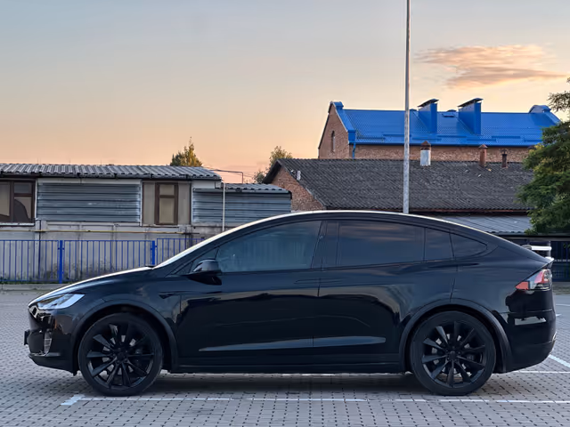 Tesla Model X - фото 5
