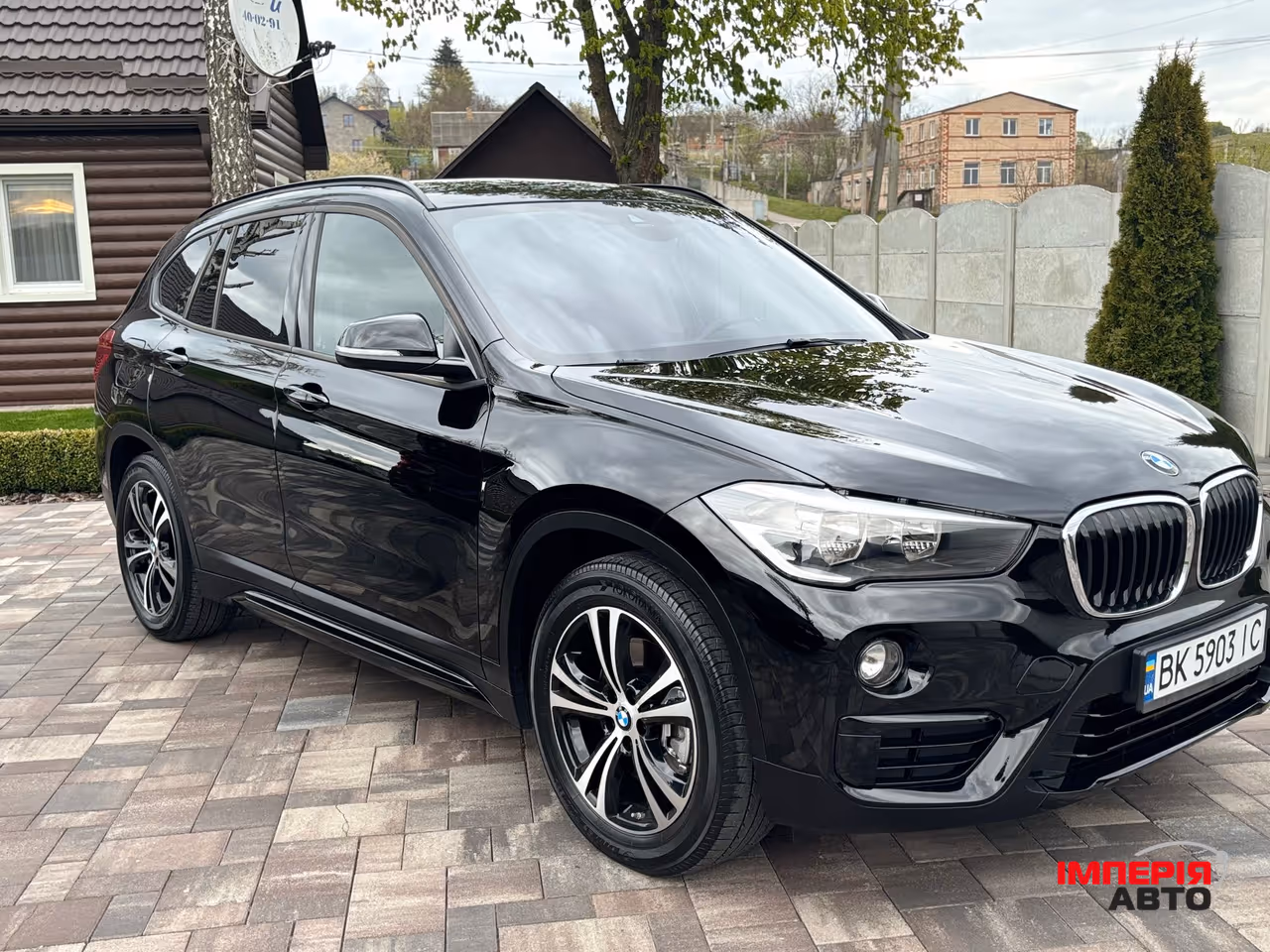 BMW X1 - фото 1