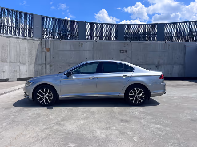 Volkswagen Passat - фото 1
