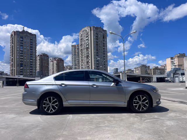 Volkswagen Passat - фото 2