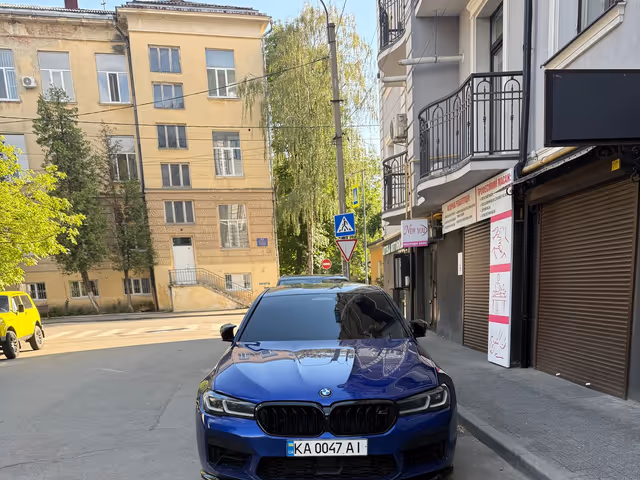 BMW M5 - фото 1