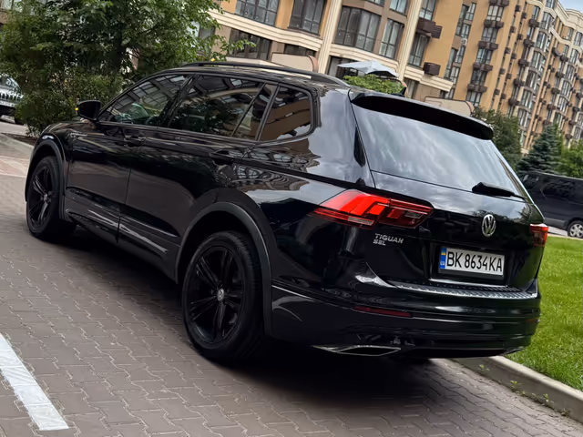 Volkswagen Tiguan - фото 4