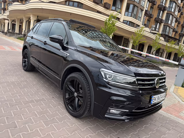 Volkswagen Tiguan - фото 1