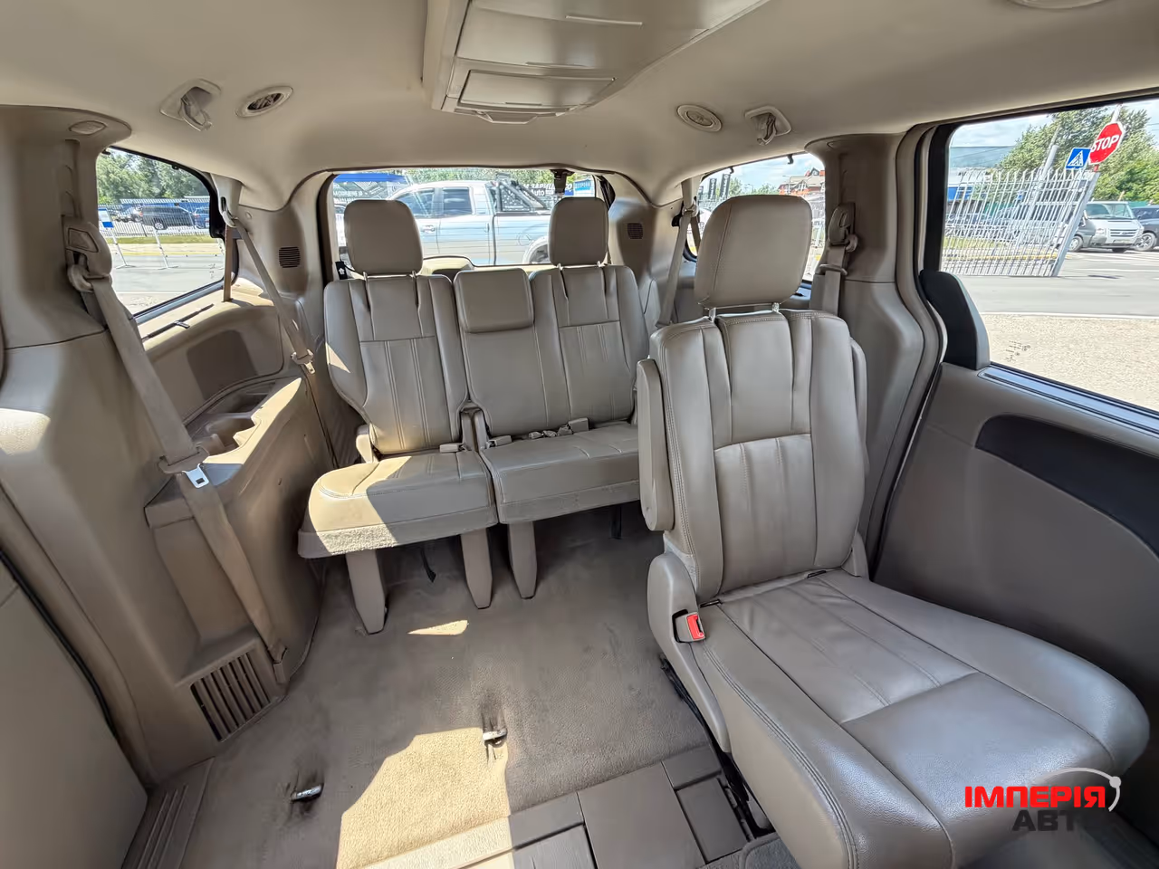 Chrysler Town & Country - фото 15