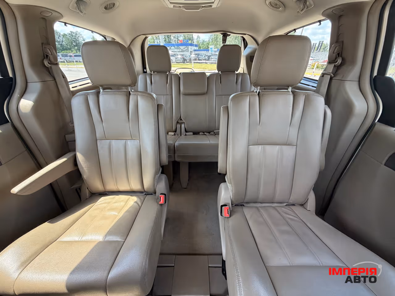 Chrysler Town & Country - фото 14
