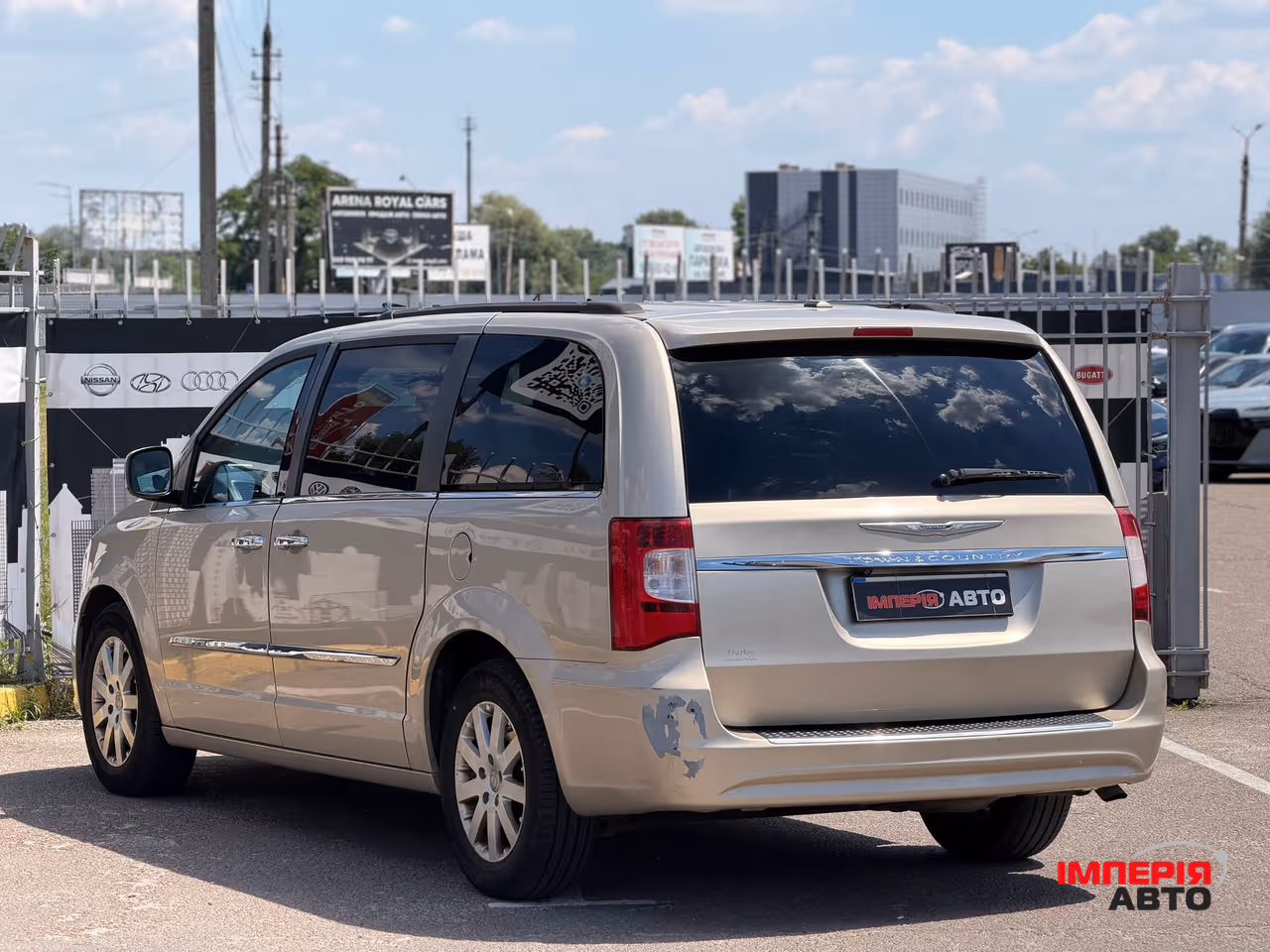 Chrysler Town & Country - фото 5